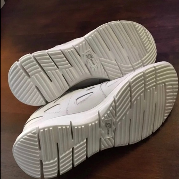 Skechers, NWT NB - Picture 2 of 5